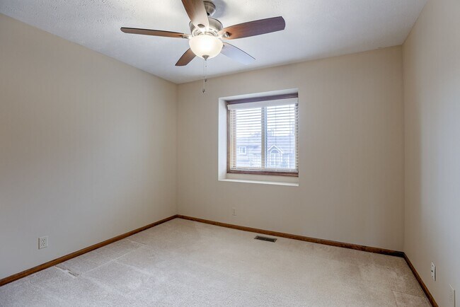 Building Photo - Millard 3 Bedroom!!