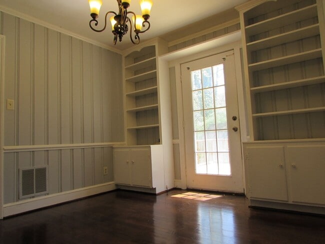 Building Photo - Lovely 3 Bed/1.5 Bath Home - Meadowbrook Subdivision in Salisbury - Large Back Deck - Wooded Back...