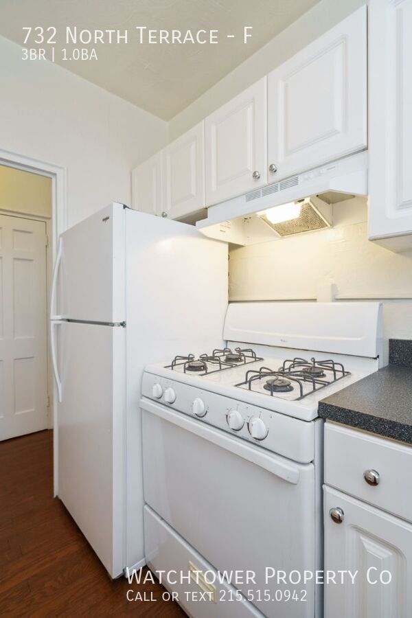 Building Photo - 732 North Terrace