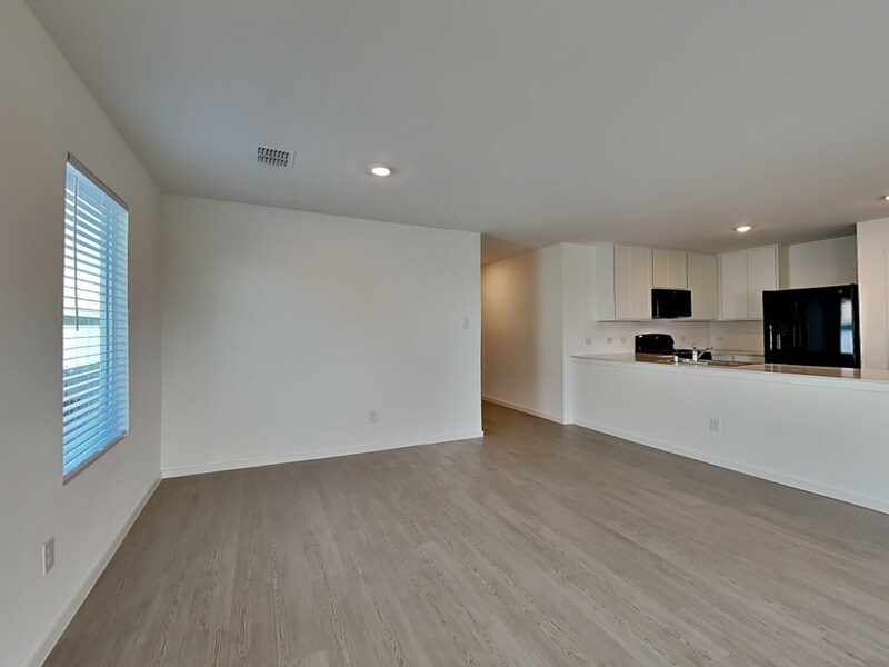 Building Photo - 1813 Equine Retreat Wy