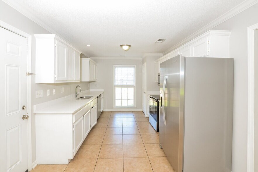 Building Photo - 5617 Annandale Dr