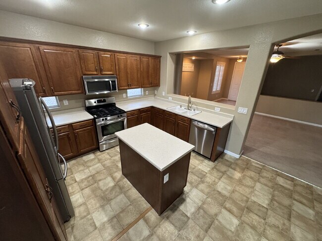 Building Photo - 3 BED, 2 bath, Single Story