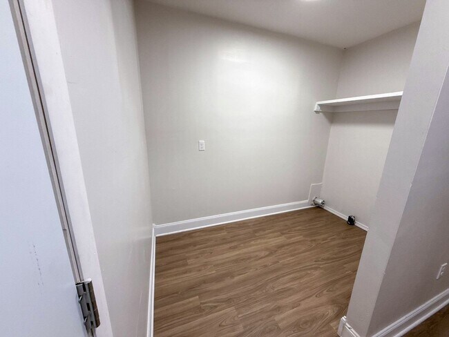 Building Photo - Freshly Updated Home on a Quiet Street with Large Yard!