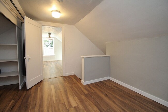 Building Photo - 805 NW Angeline Ave