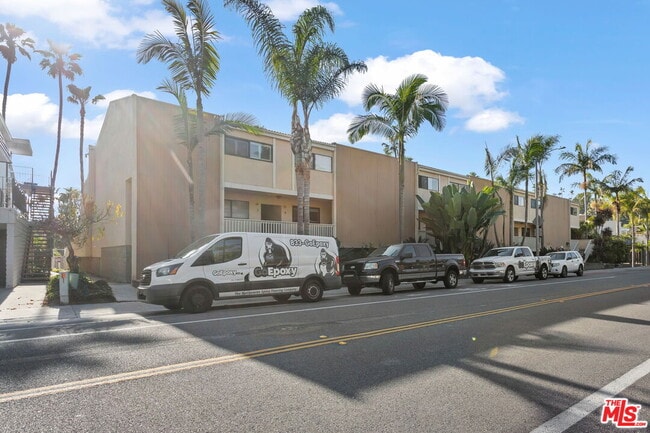 Building Photo - 4637 Park Dr