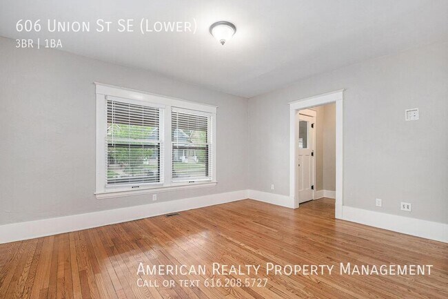 Building Photo - 606 Union Ave NE