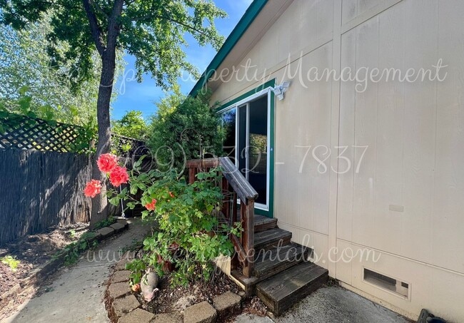 Building Photo - Comfortable & Well-Appointed 3-Bedroom Hom...