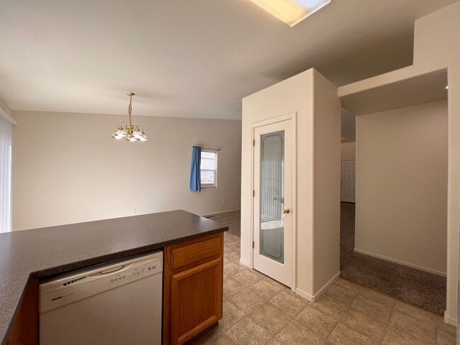 Building Photo - Centrally located 3 bedroom home in Fernley- 3 car garage