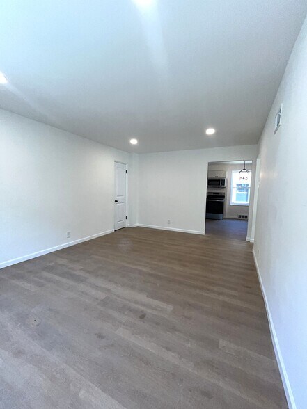 Building Photo - 3919 Jamieson Ave
