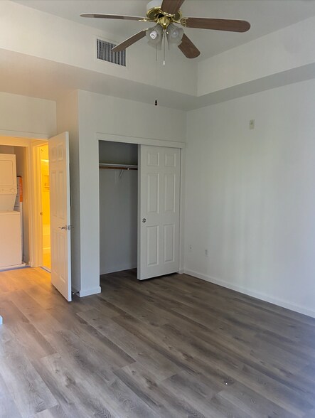 Guest Bedroom Closet - 39 E Agate Ave