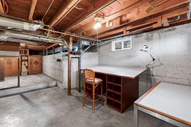 Building Photo - "Charming Spokane Retreat: Cozy 2-Bedroom ...