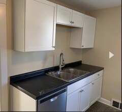 Building Photo - Beautiful 2 Bedroom 1 Bathroom Carriage Ho...