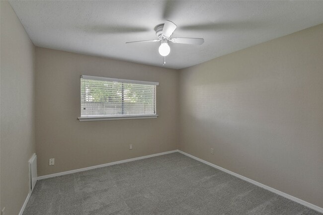 Building Photo - 28302 Doverbrook Dr