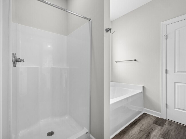 Building Photo - Towne Pointe Beauty!