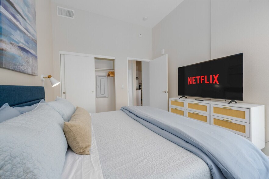 Building Photo - 3136 Meade Ave