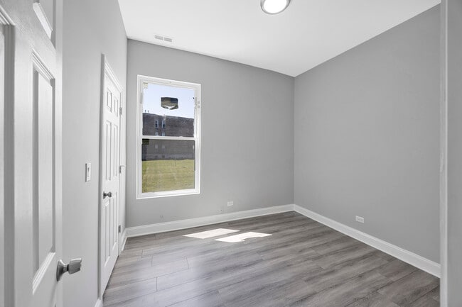 Building Photo - 6522 S Ellis Ave