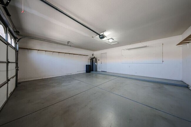 Building Photo - Welcome to this stunning 4-bedroom, 2-bath...