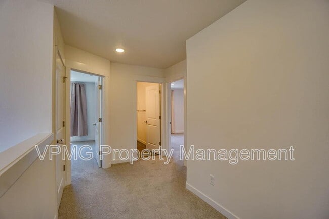 Building Photo - 935 SE 36th St