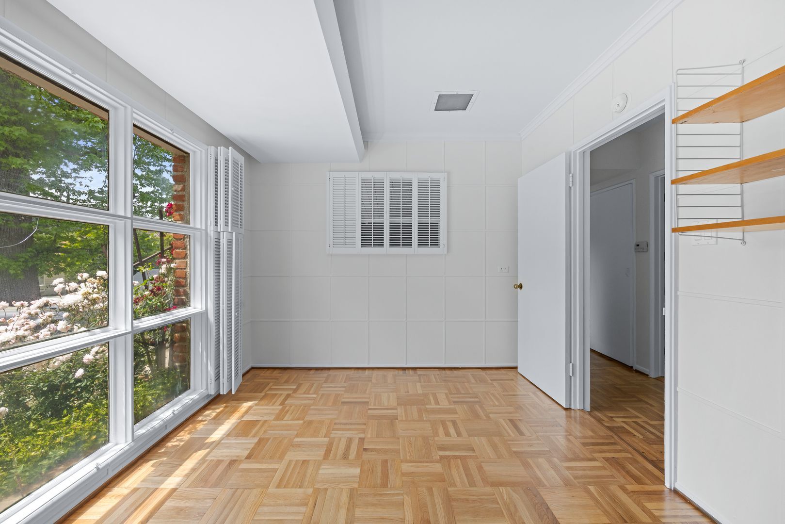 Building Photo - Classic Mid-Century home moments from Fryman Canyon