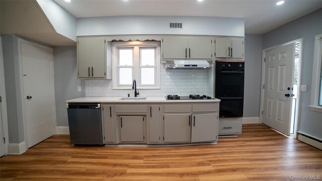 Building Photo - 305 N Terrace Ave