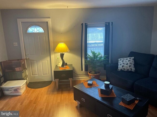 Building Photo - 695 W Kings Hwy