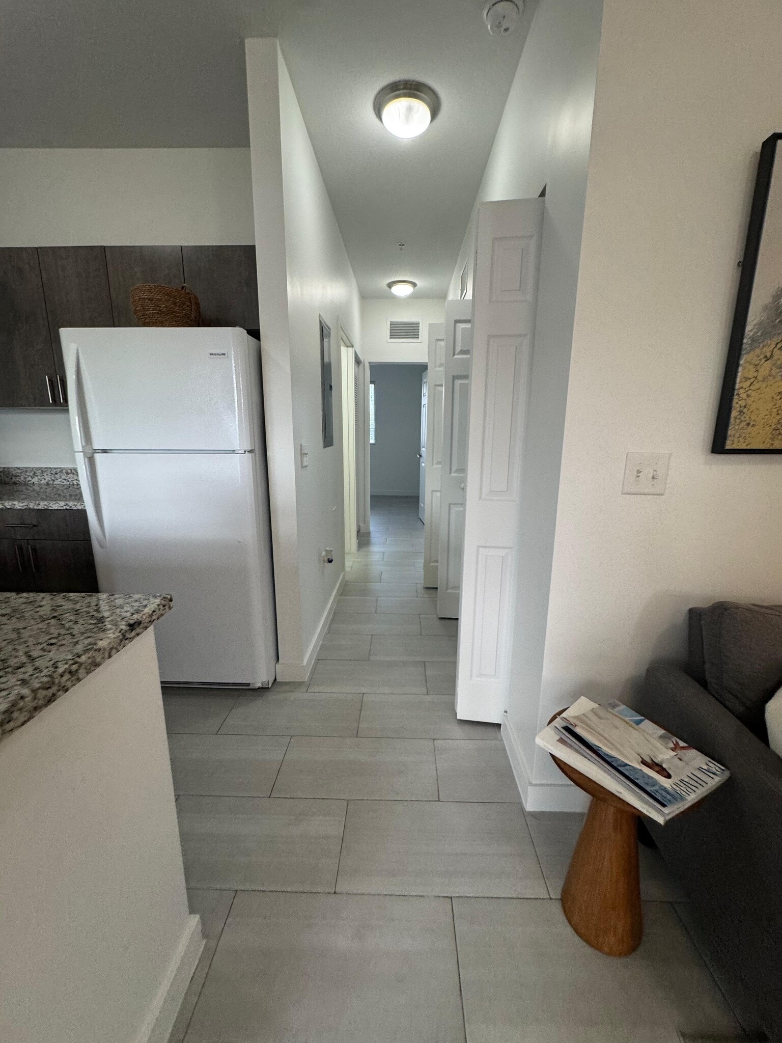 Building Photo - 520 W 79th St