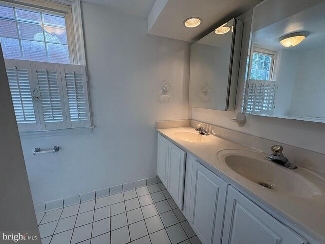Building Photo - 4513 Squiredale Square