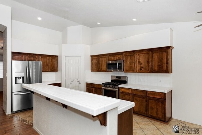 Building Photo - 2637 S 37th Dr