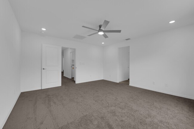 Building Photo - 10239 Estancia Hl St