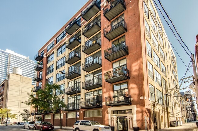 Building entrance - 843 W Adams St