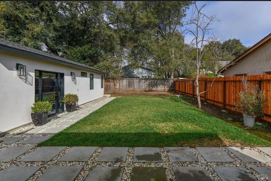 Building Photo - 2470 W Pueblo Ave