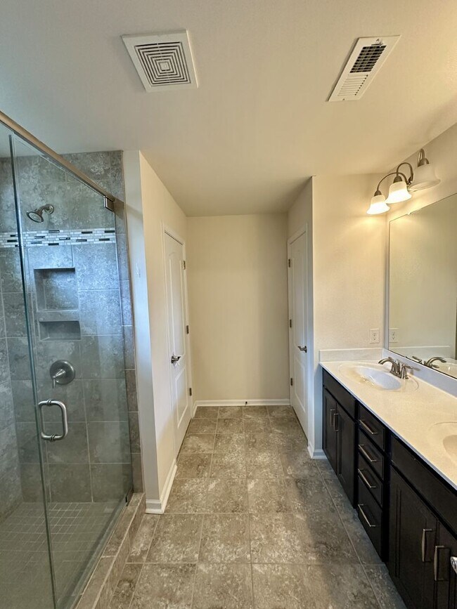 Building Photo - Beautiful, Well Kept, Townhouse in Popular Bridgemill