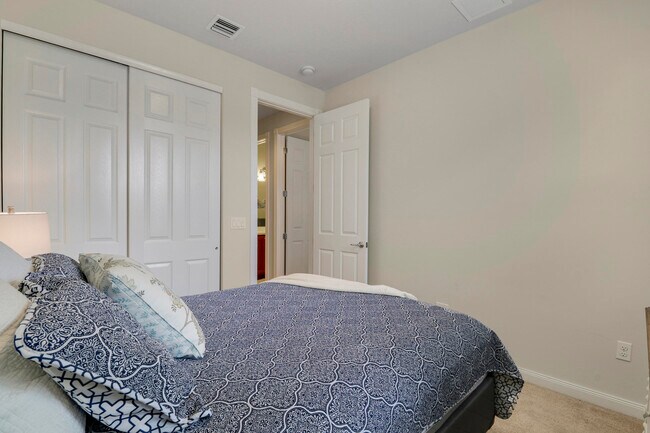 Building Photo - 1323 N Jeaga Dr