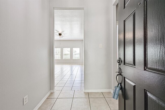 Building Photo - 731 Chase View Dr