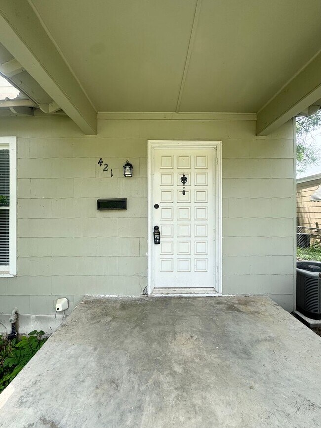 Building Photo - COMING APRIL 2026 - Charming Santa Rite Duplex! Yard Maintenance + Water/Sewer/Trash Included!