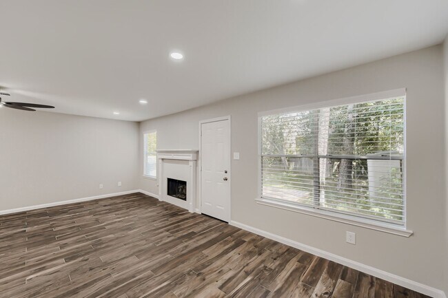 Building Photo - 11 Wineberry Pl