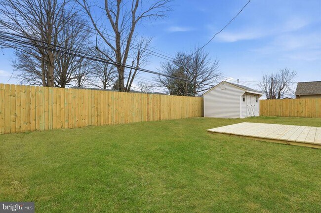 Building Photo - 31 Swan Ln