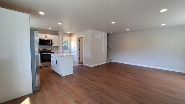 Building Photo - 3111 E Camellia Way