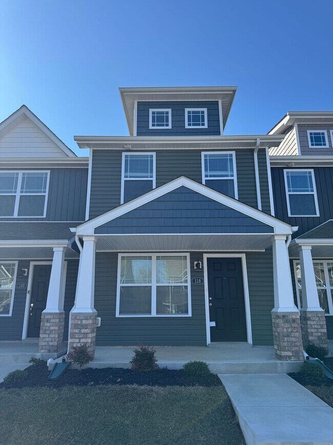 Building Photo - Luxury Living at its best! 2 Bed 2 1/2 Bath Townhome near Downtown!