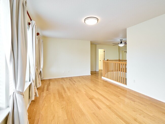 Building Photo - 643 Meadowbrook Ln