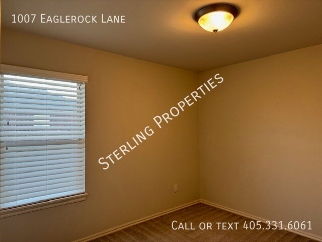 Building Photo - 1007 Eaglerock Ln