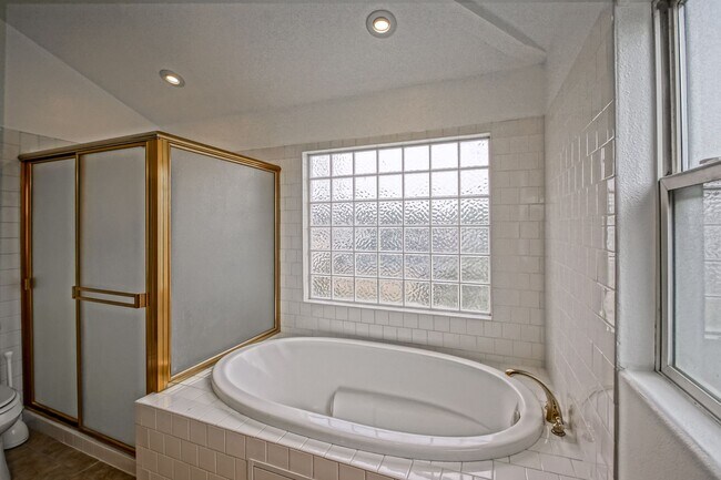 Building Photo - REMODELED, BRIGHT & SPACIOUS, 2-STORY HOME...