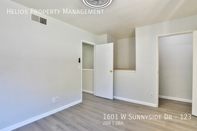 Building Photo - 1601 W Sunnyside Dr