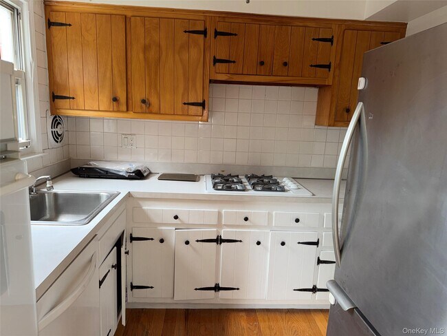Building Photo - 27 Bon Aire Cir