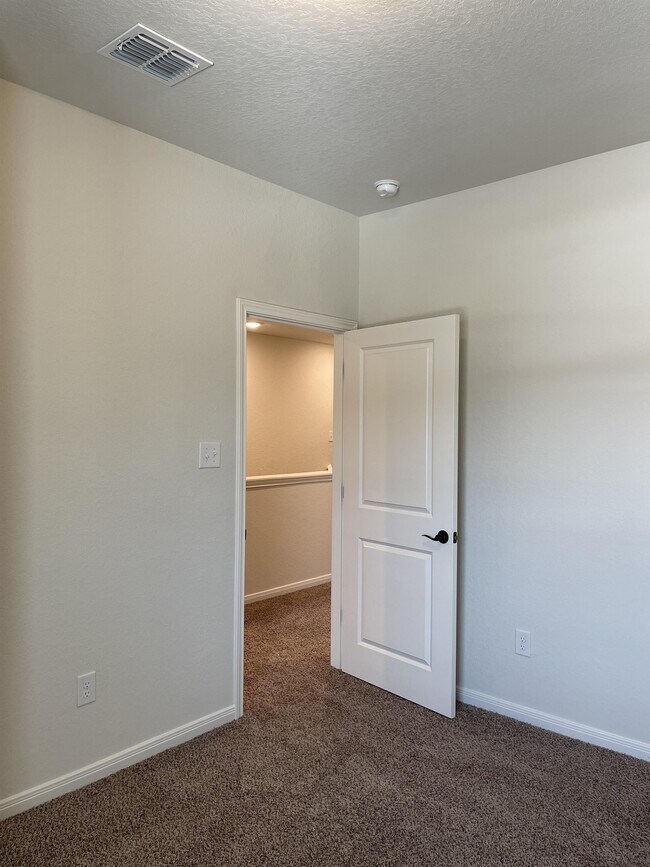 Building Photo - 2202 Sandlewood Cv