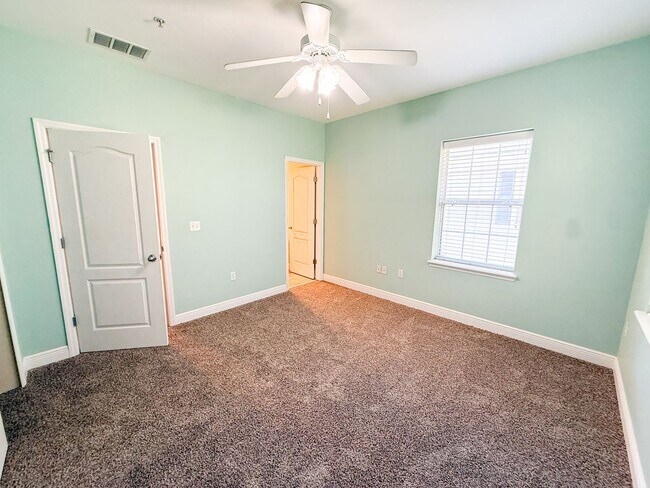 Building Photo - Chase Hollow #46