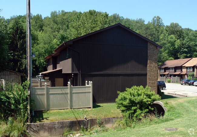 Building Photo - 101-505 Maplewood Dr