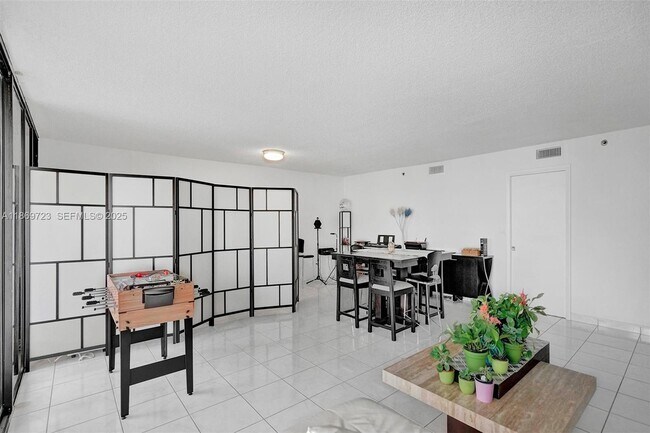 Building Photo - 9300 Bay Harbor Terrace