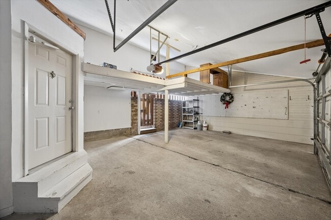 Building Photo - 727 Bunker Hill Rd
