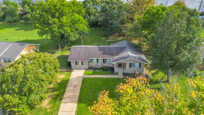 Building Photo - Located in the Heart of Hixson! 3 beds, 2 ...